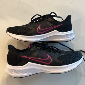 Women’s Nike Shoes size 8